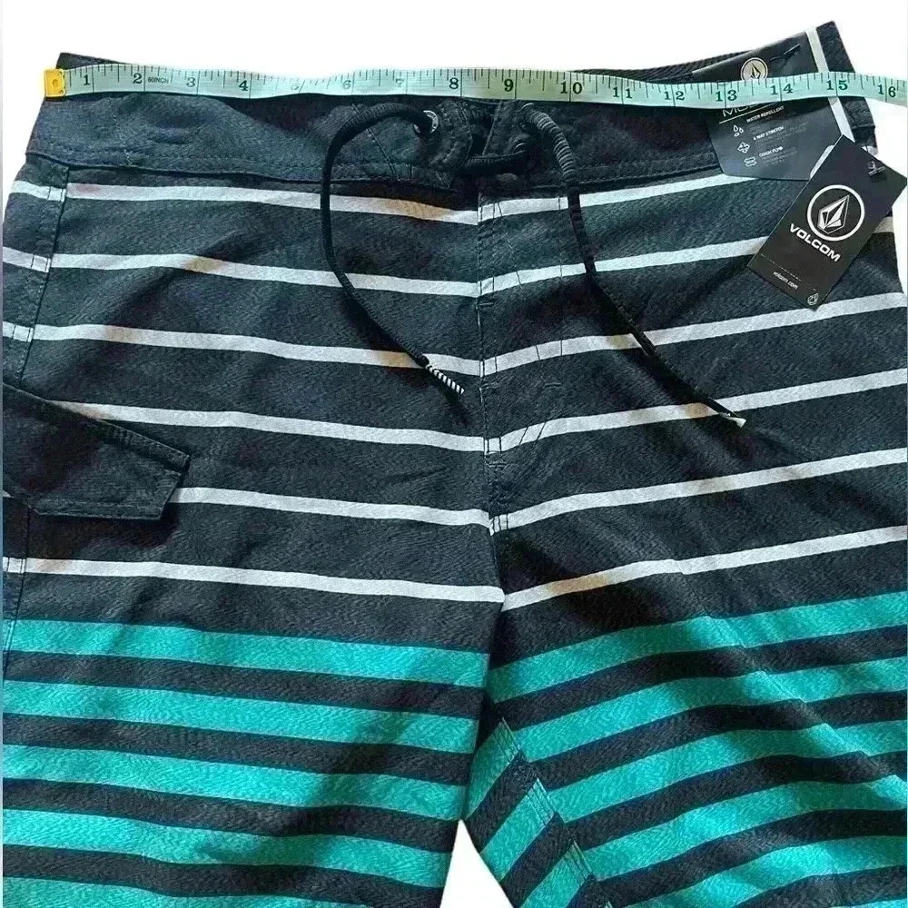 Volcom NWT Mod-Tech Board Shorts Size 30 - Picture 5 of 16